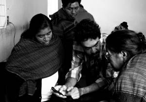 Leaders from the community of Tlahuitoltepec Mixe, Oaxaca meet with Peter Bloom about his autonomous telecommunications project