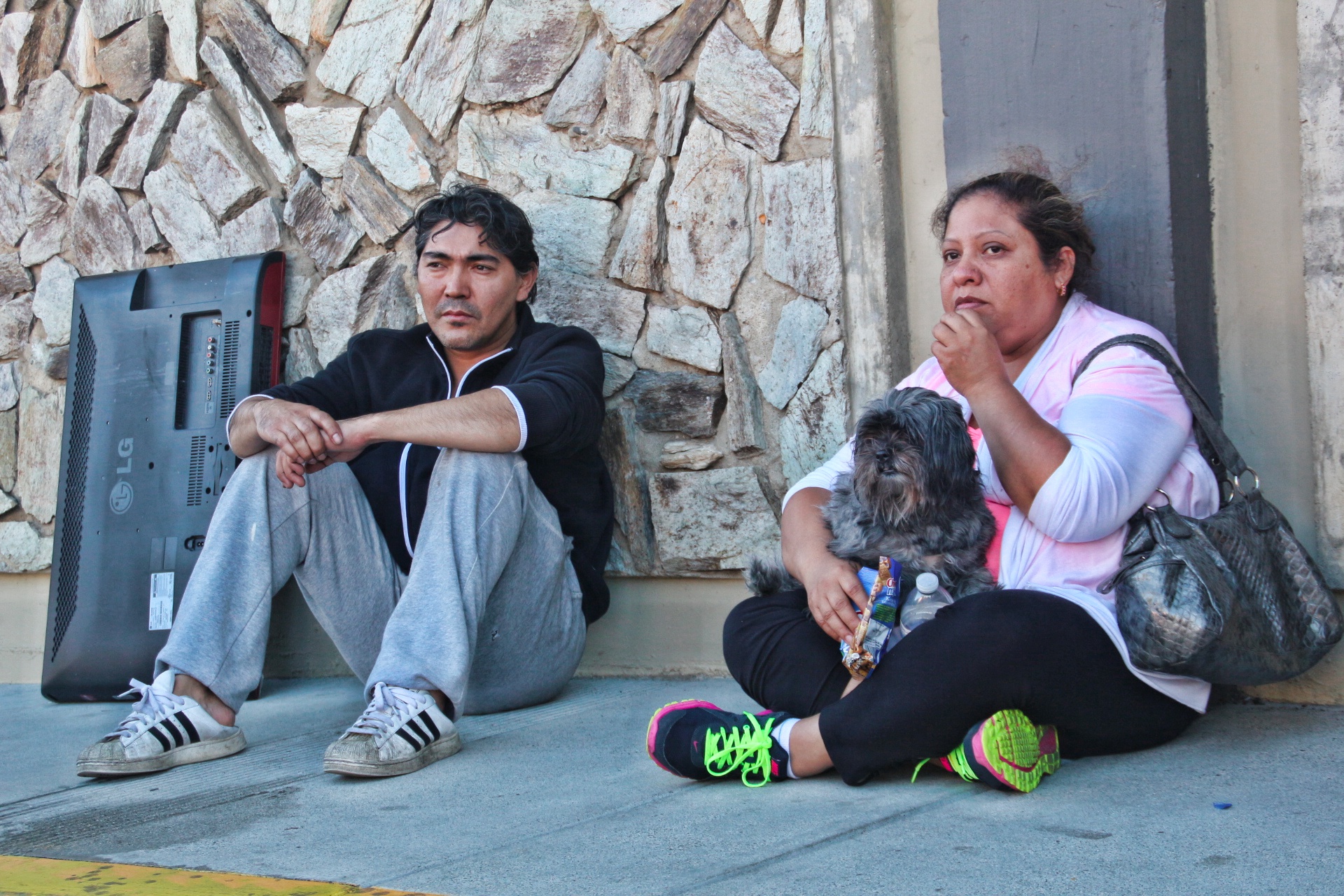 Families wait for transport to Salvation Army Shelter on Saturday evening after the fire. Photo by Sana Saleem