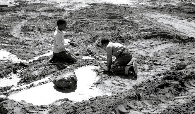 Kids play in the mud in Redevelopment-era Western Addition. Photo: SF Library