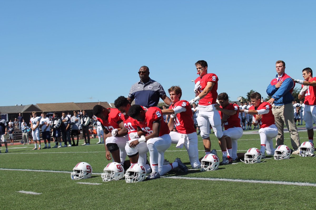 SI players take a knee during the national anthem.