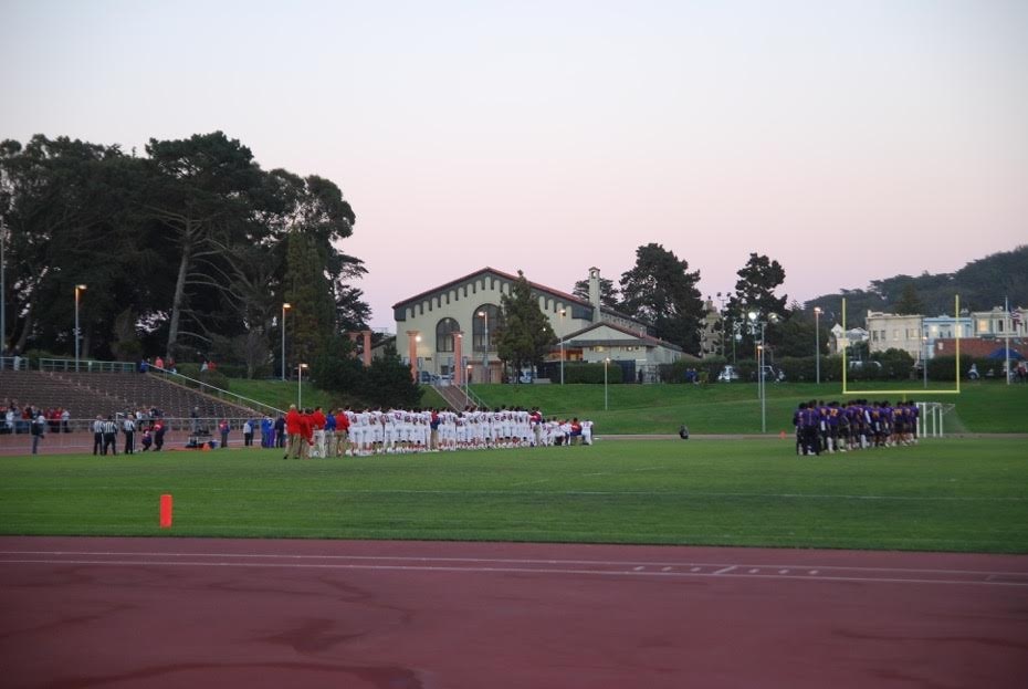 The teams line up, with the leaders at SI taking the knee. Photo by Brigid Litster