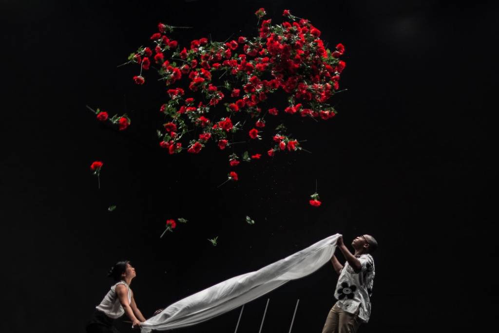 Brontez Purnell and Sophia Wang fling blooms during their piece "Fake Autobiographies" at FRESH's 2016 edition. Photo by Robbie Sweeny