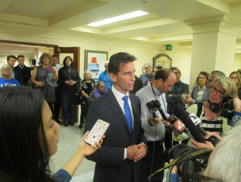 It’s official: Leno is running for mayor