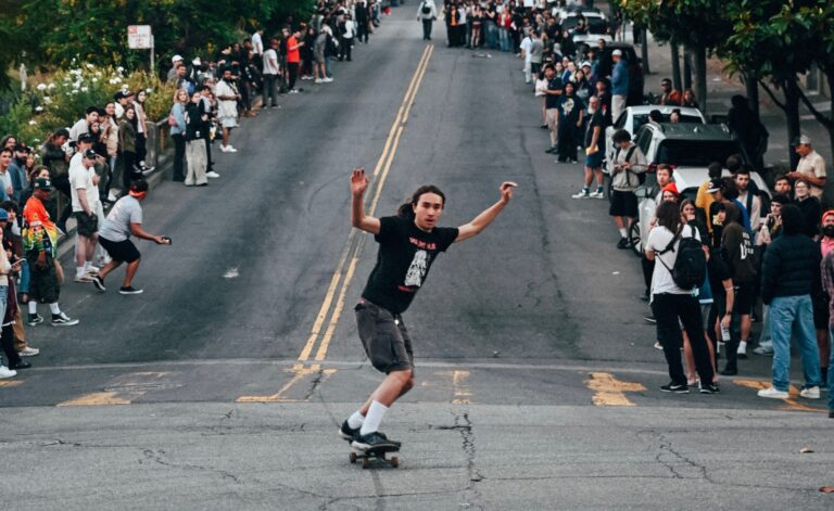 Skaters outwit cops for Dolores Hill Bomb