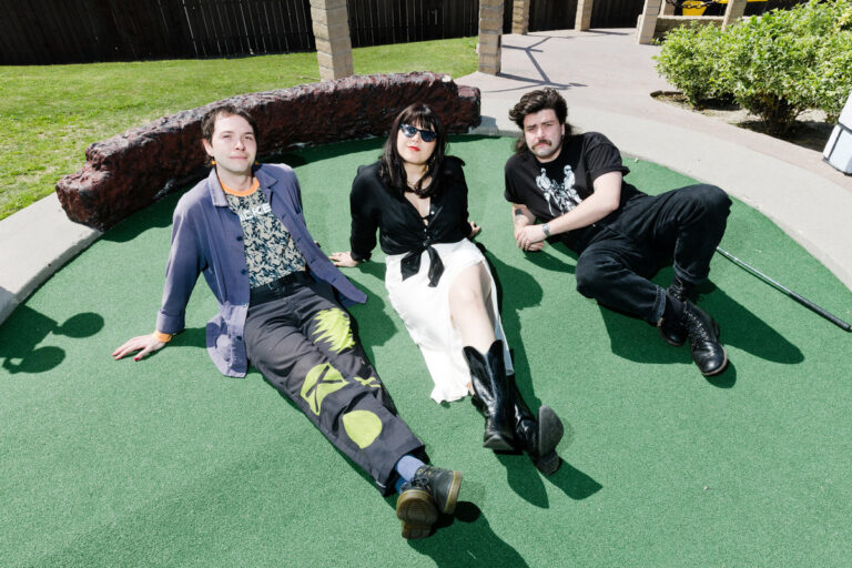 Under the Stars: Fake Fruit goes clown show, Fresh & Onlys return…