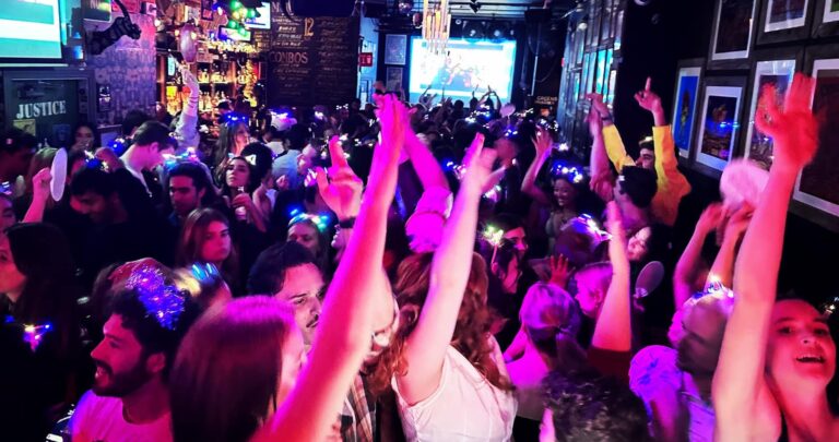 2000s dancing in 2024? Fringe party still gives electric feels