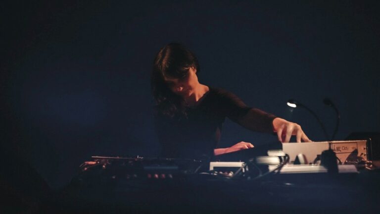 Sarah Davachi fills the Lab with magisterial drone