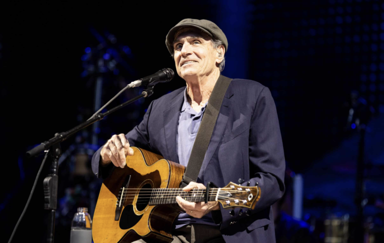 Review: A masterful James Taylor invoked familial love at Frost Amphitheater