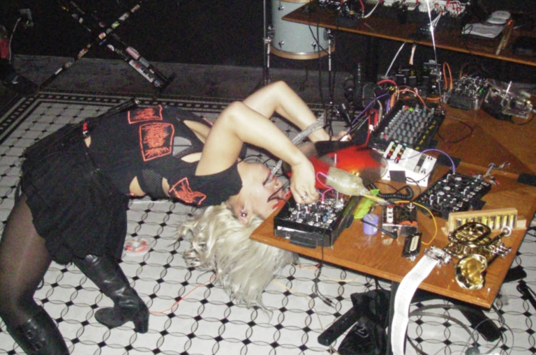 Victoria Shen transduces quantum mechanics into Kronos Quartet universe