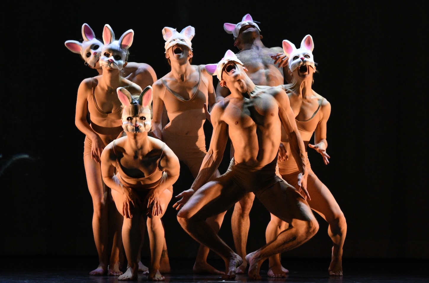 MOMIX dives down the rabbit hole in fantastical 'Alice' - 48 hills