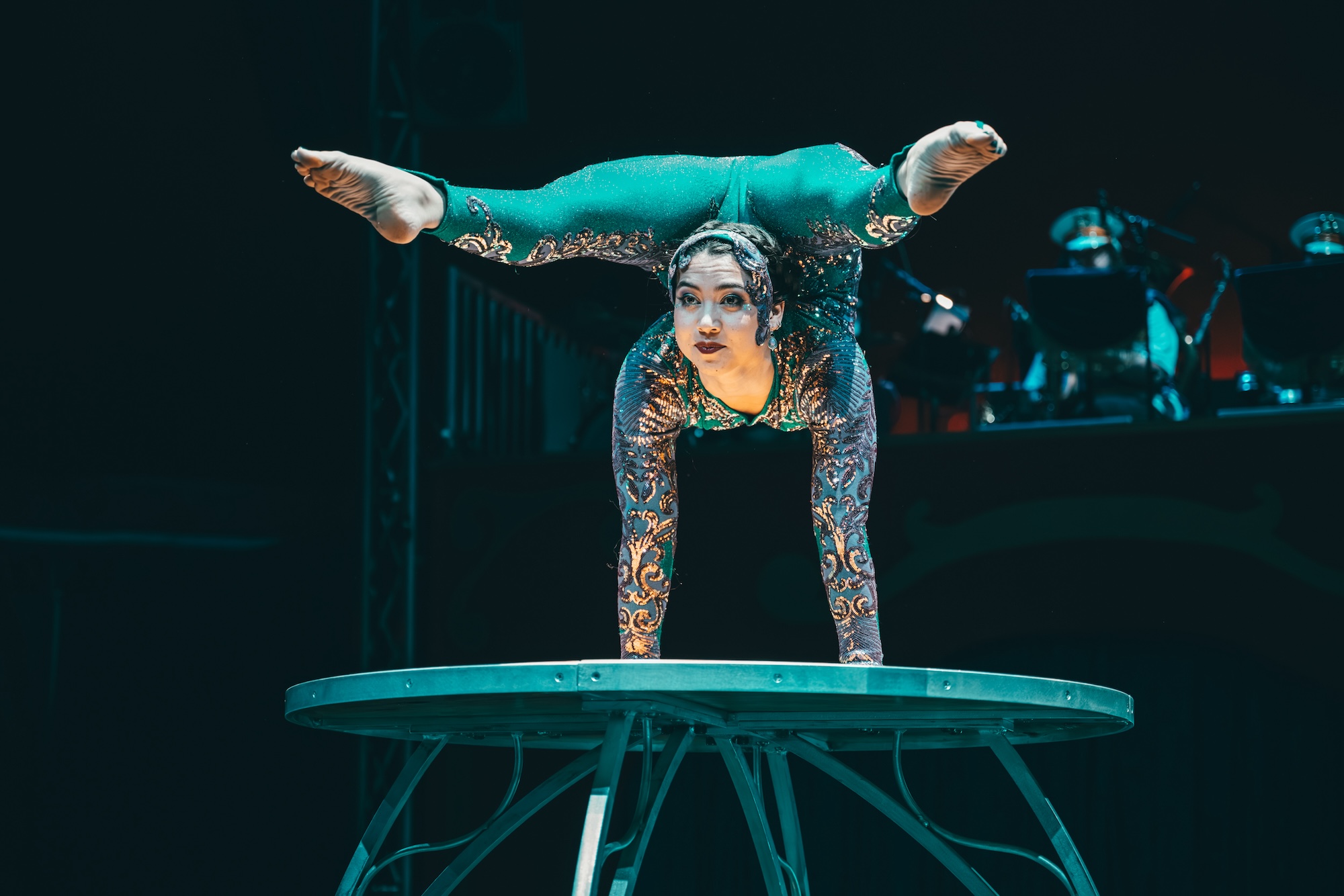 Live Shots: Circus Bella brings warm cheer (and super stunts) - 48 hills
