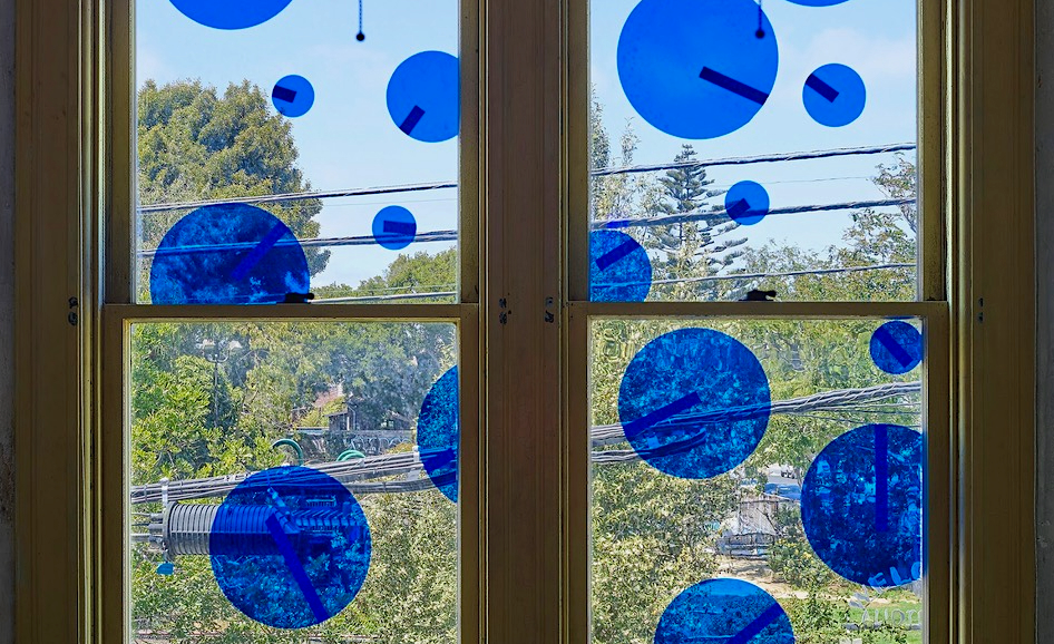 'Look, Mommy-blue people!' Catherine Wagner sapphirizes 500 Capp - 48 hills