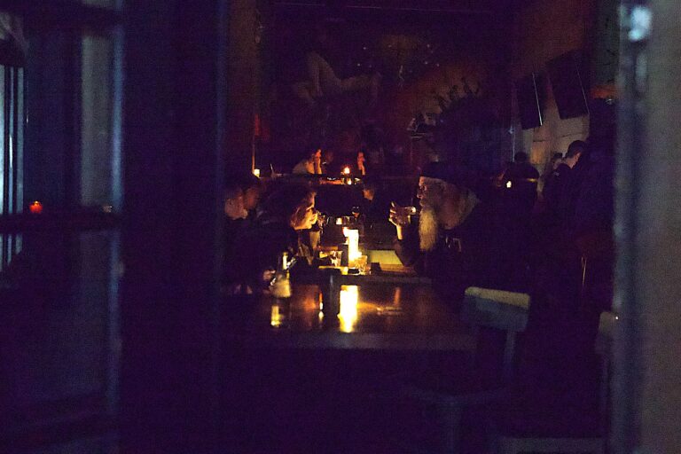 As alarm over massive blackout grew, some found camaraderie at local spots