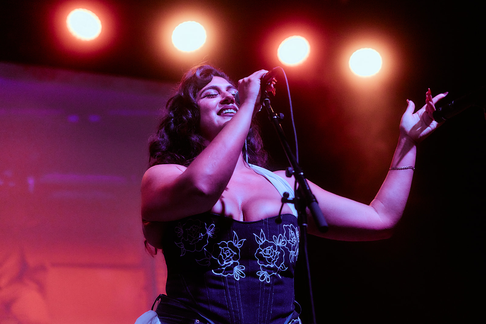 Live Shots: La Dona returns in triumph at UC Theater - 48 hills