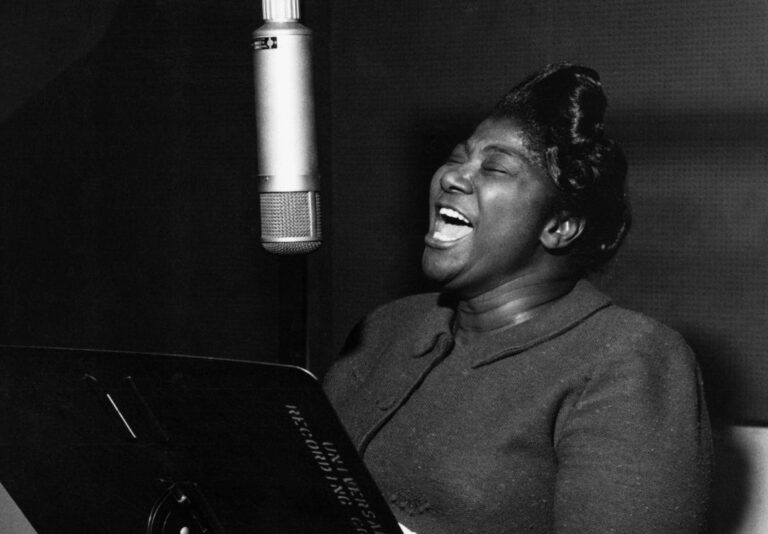Sonic encounters with civil rights giants on ‘Glorious Mahalia’