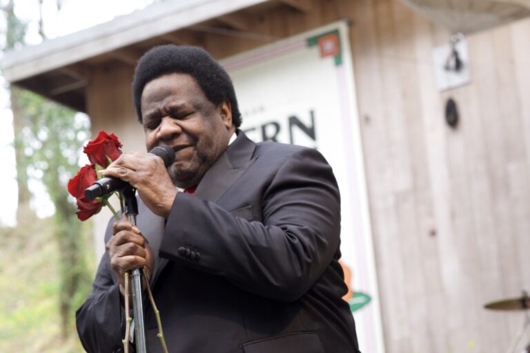 Al Green gilded Stern Grove’s season finale in golden soul